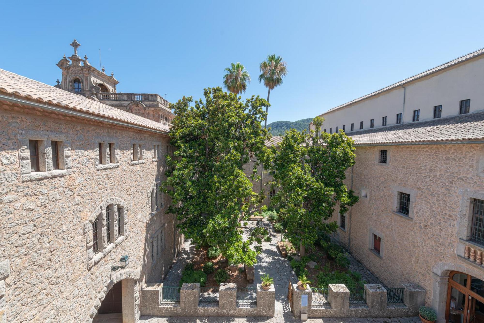 Santuari De Lluc Hotell Exteriör bild